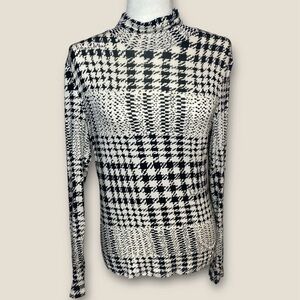 H&M long sleeve turtleneck top in size M.